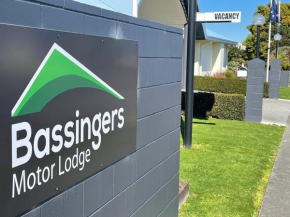Отель Bassingers Motor Lodge  Левин